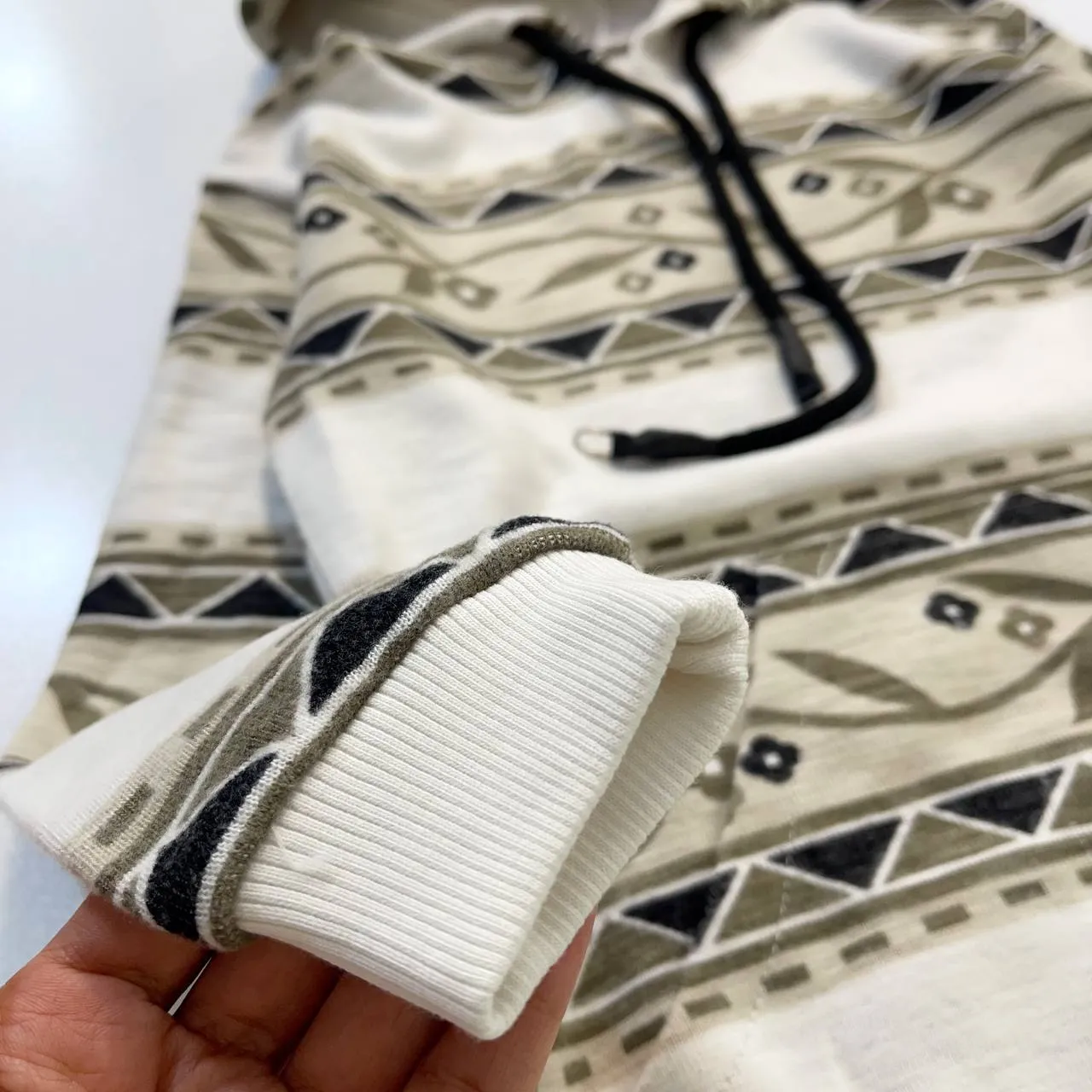 هودی طرح دار لانگ پنبه سلانیک لاکرا دار کرم بنفش 6 تا 12 سال