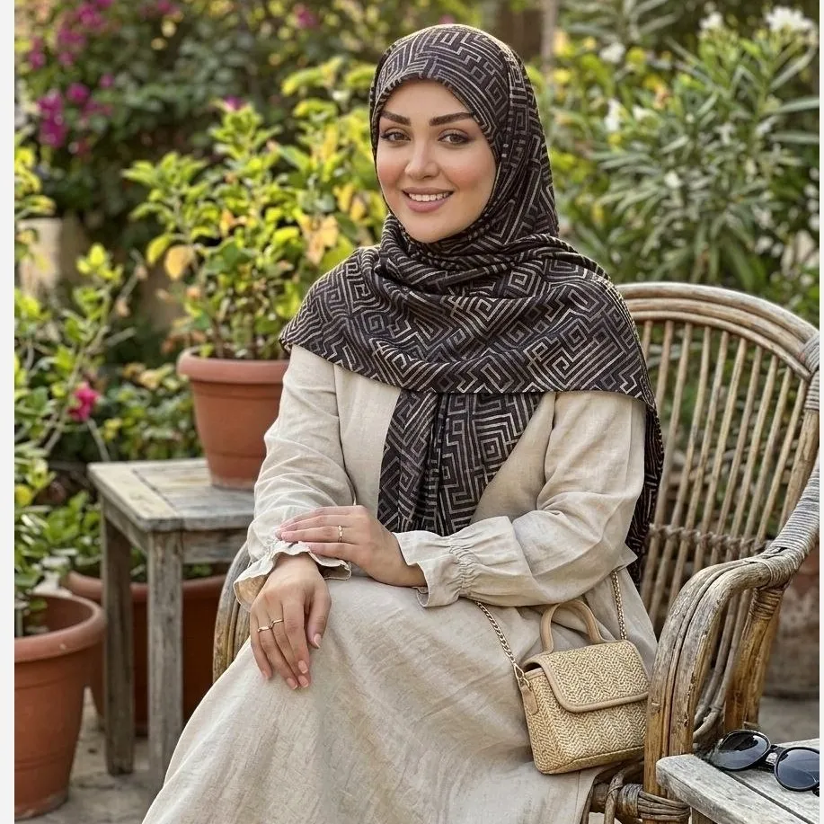 روسری طرح سیمین نخ بامبو قواره بزرگ 140x140 زنانه مشکی ریز نقش اسپرته