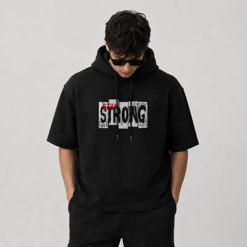 تی شرت مردانه کلاهدار نخی گرم بالا طرح حروف مدل STRONG مشکی