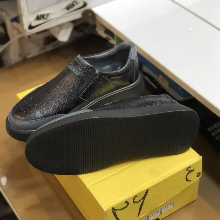 کفش چرم ونس مردانه مدل دلوین مشکی رویه چرم طبیعی گاوی زیره پیو